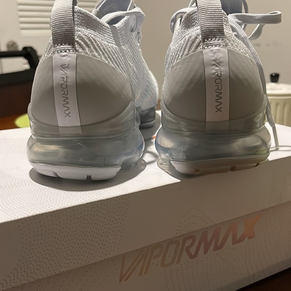 Women’s size 13, Nike VaporMax - Picture 3 of 4